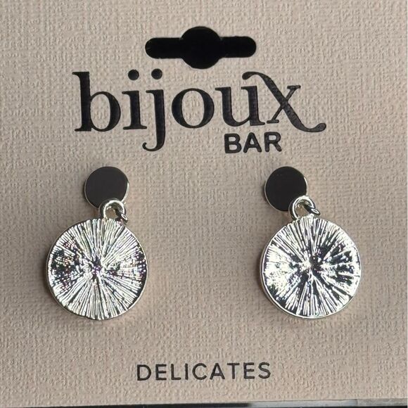 JCP Bijoux Bar Silver Tone Sparkly Statement Earrings 1in - Picture 4 of 7